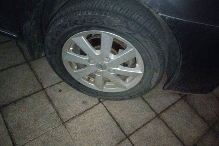 Used Nissan Livina 2015 1.6XE Manual Comfort Edition Right Front Wheel Hub