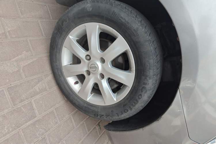 Used Nissan Livina 2015 1.6XE Manual Comfort Edition Right Front Wheel Hub