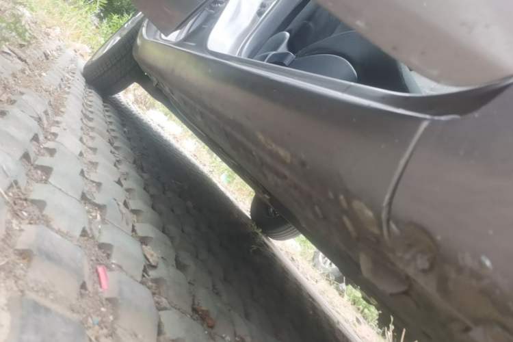 Used Nissan Livina 2015 1.6XE Manual Comfort Edition Right Side Sill
