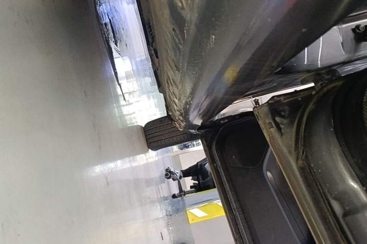Used Nissan Livina 2015 1.6XE Manual Comfort Edition Right Side Sill