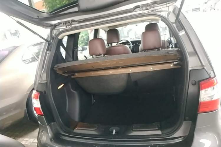 Used Nissan Livina 2015 Jinrui 1.6XV CVT Cool Cafe Edition Trunk