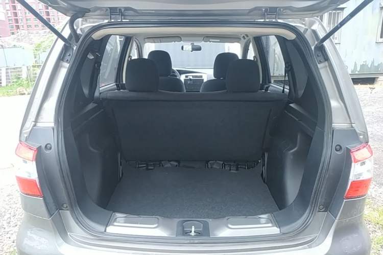 Used Nissan Livina 2015 1.6XE CVT Comfort Edition Trunk