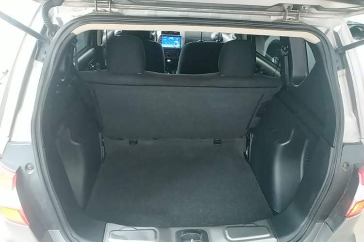 Used Nissan Livina 2015 1.6XE Manual Comfort Edition Trunk