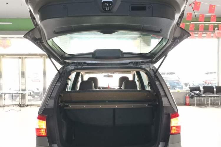 Used Nissan Livina 2015 1.6XE CVT Comfort Edition Trunk