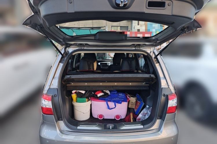 Used Nissan Livina 2015 1.6XE Manual Comfort Edition Trunk