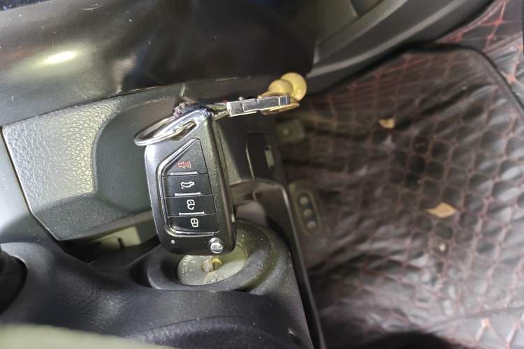 Used Nissan Livina 2015 1.6XE CVT Comfort Edition Vehicle Key