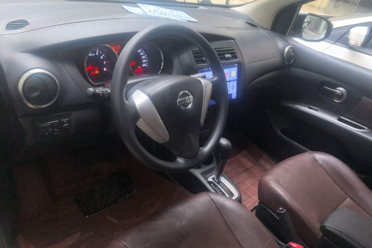 Used Nissan Livina 2015 Jinrui 1.6XV CVT Cool Cafe Edition Center Console