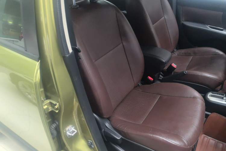 Used Nissan Livina 2015 Jinrui 1.6XV CVT Cool Cafe Edition Right Front Seat