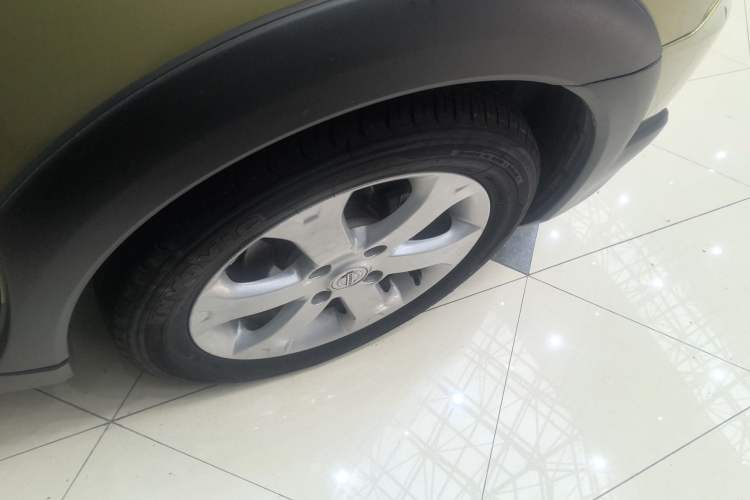 Used Nissan Livina 2015 Jinrui 1.6XV CVT Cool Cafe Edition Right Rear Wheel Hub