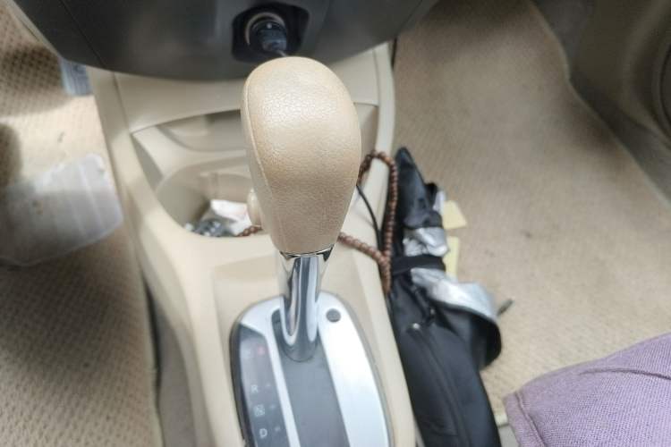 Used Nissan Livina 2015 1.6XE CVT Comfort Edition Gear Lever