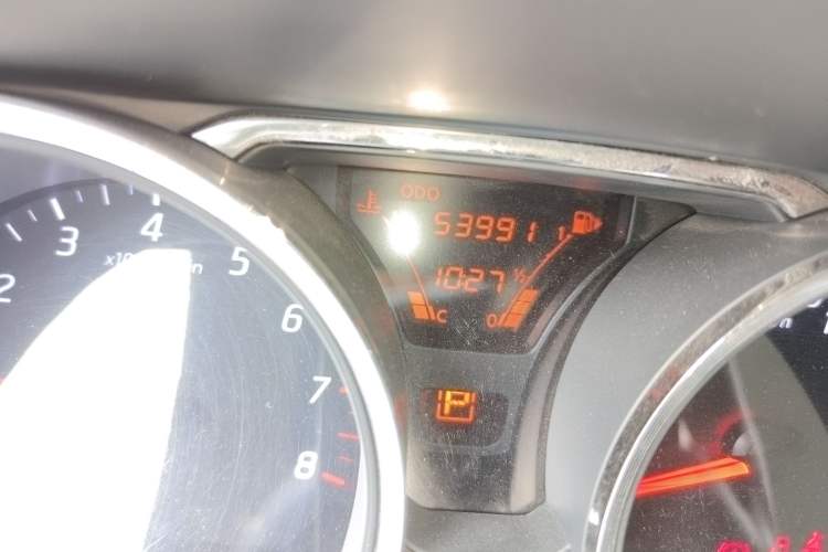 Used Nissan Livina 2015 1.6XE CVT Comfort Edition Odometer Close Up