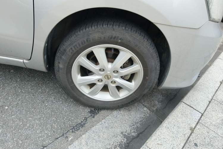 Used Nissan Livina 2015 1.6XE CVT Comfort Edition Right Front Wheel Hub