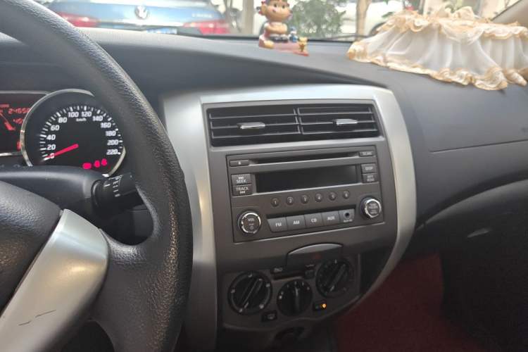 Used Nissan Livina 2015 Jinrui 1.6XV CVT Cool Cafe Edition Audio And AC Panel