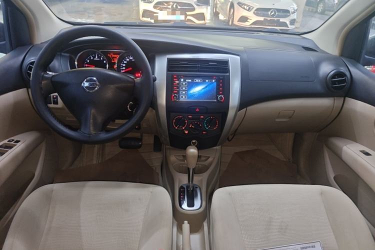 Used Nissan Livina 2015 1.6XE CVT Comfort Edition Center Console