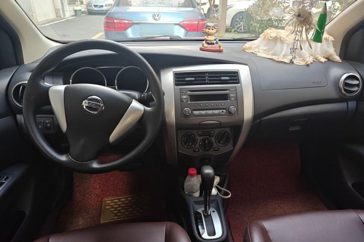 Used Nissan Livina 2015 Jinrui 1.6XV CVT Cool Cafe Edition Center Console
