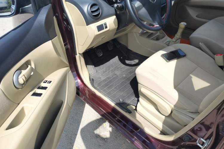 Used Nissan Livina 2015 1.6XE Manual Comfort Edition Driver Seat
