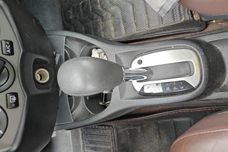 Used Nissan Livina 2015 Jinrui 1.6XV CVT Cool Cafe Edition Gear Lever