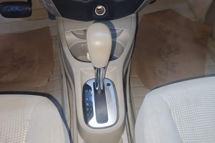 Used Nissan Livina 2015 1.6XE CVT Comfort Edition Gear Lever