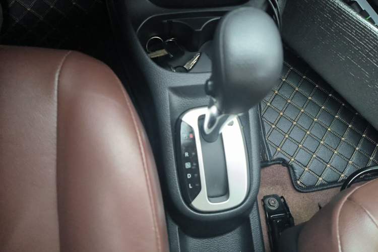 Used Nissan Livina 2015 Jinrui 1.6XV CVT Cool Cafe Edition Gear Lever
