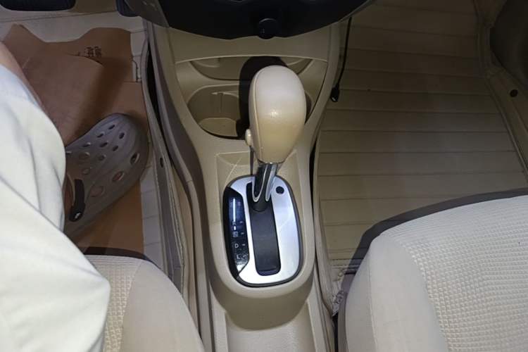 Used Nissan Livina 2015 1.6XE CVT Comfort Edition Gear Lever