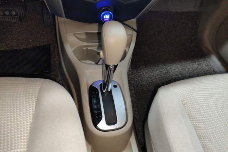 Used Nissan Livina 2015 1.6XE CVT Comfort Edition Gear Lever