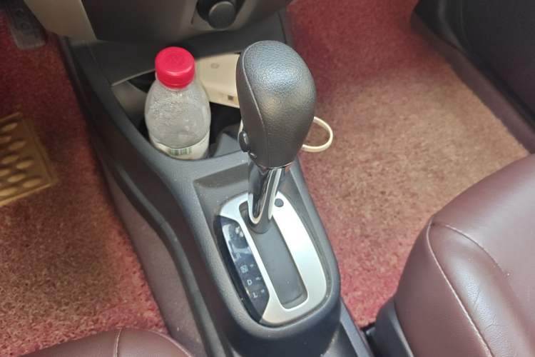 Used Nissan Livina 2015 Jinrui 1.6XV CVT Cool Cafe Edition Gear Lever