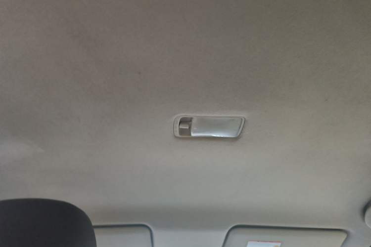 Used Nissan Livina 2015 Jinrui 1.6XV CVT Cool Cafe Edition Headliner