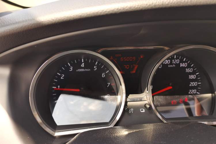 Used Nissan Livina 2015 1.6XE Manual Comfort Edition Odometer Close Up