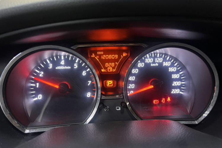Used Nissan Livina 2015 1.6XE CVT Comfort Edition Odometer Close Up