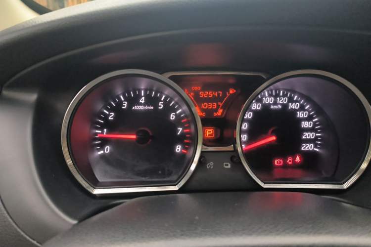 Used Nissan Livina 2015 Jinrui 1.6XV CVT Cool Cafe Edition Odometer Close Up