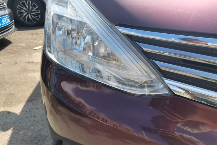 Used Nissan Livina 2015 1.6XE Manual Comfort Edition Right Front Headlight