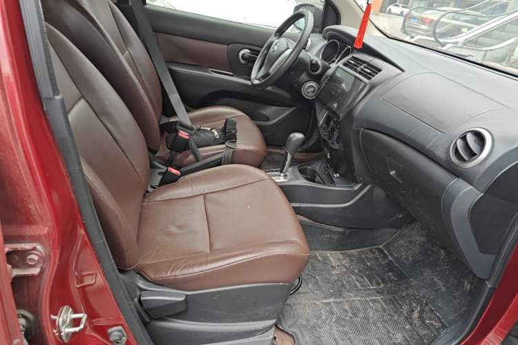 Used Nissan Livina 2015 Jinrui 1.6XV CVT Cool Cafe Edition Right Front Seat