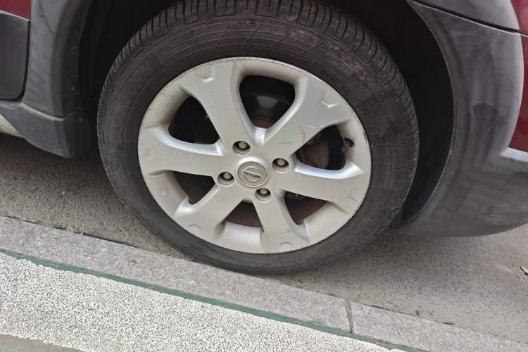 Used Nissan Livina 2015 Jinrui 1.6XV CVT Cool Cafe Edition Right Front Wheel Hub