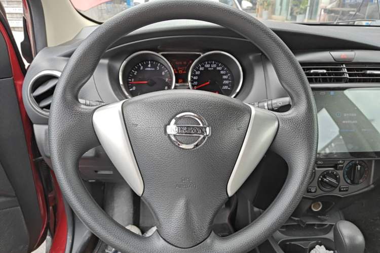 Used Nissan Livina 2015 Jinrui 1.6XV CVT Cool Cafe Edition Steering Wheel