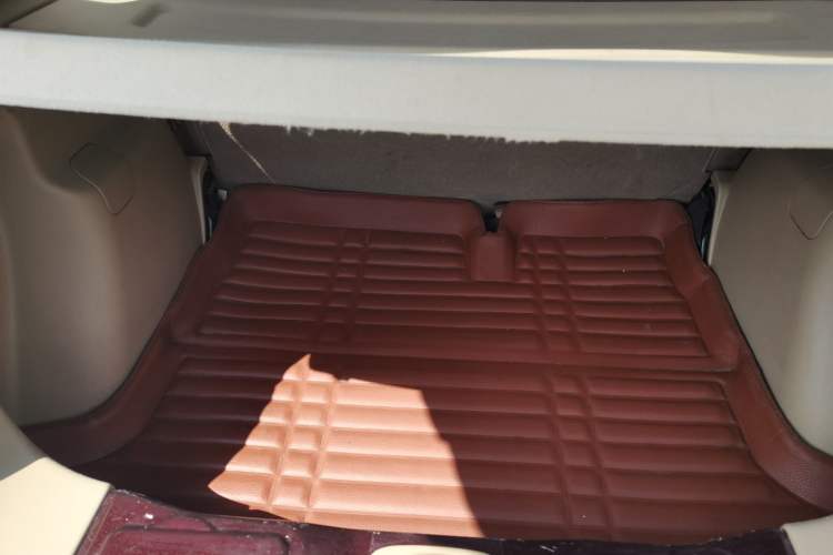Used Nissan Livina 2015 1.6XE Manual Comfort Edition Trunk