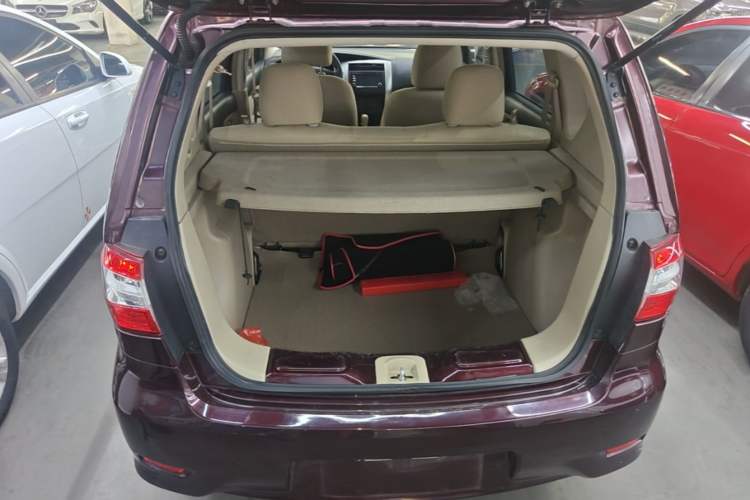 Used Nissan Livina 2015 1.6XE CVT Comfort Edition Trunk