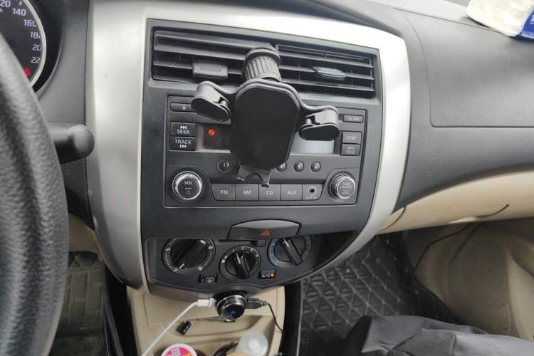 Used Nissan Livina 2015 1.6XE CVT Comfort Edition Audio And AC Panel