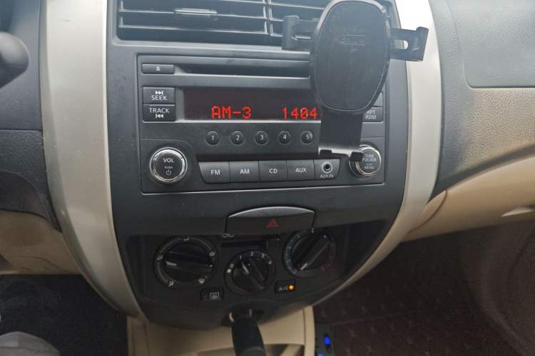 Used Nissan Livina 2015 1.6XE CVT Comfort Edition Audio And AC Panel