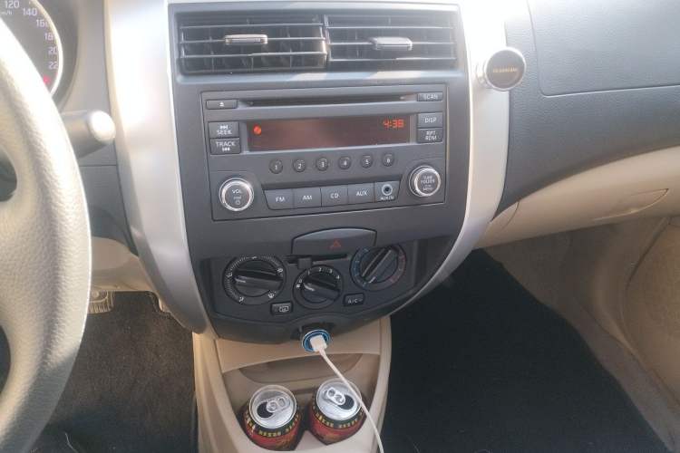 Used Nissan Livina 2015 1.6XE Manual Comfort Edition Audio And AC Panel