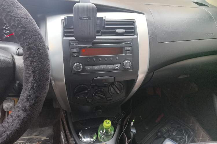 Used Nissan Livina 2015 1.6XE Manual Comfort Edition Audio And AC Panel