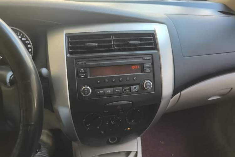 Used Nissan Livina 2015 1.6XE CVT Comfort Edition Audio And AC Panel