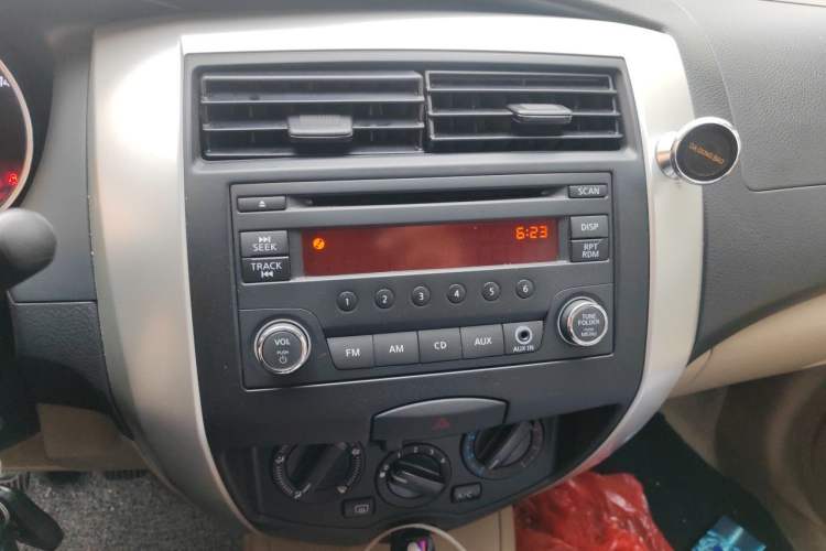 Used Nissan Livina 2015 1.6XE Manual Comfort Edition Audio And AC Panel