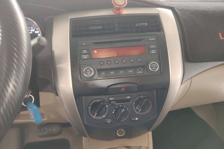 Used Nissan Livina 2015 1.6XE CVT Comfort Edition Audio And AC Panel