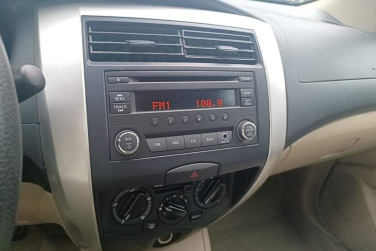 Used Nissan Livina 2015 1.6XE Manual Comfort Edition Audio And AC Panel