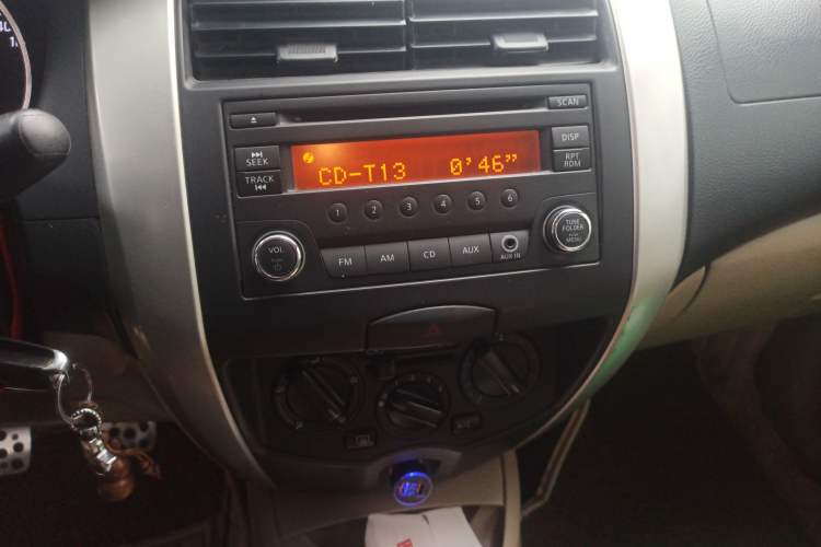 Used Nissan Livina 2015 1.6XE Manual Comfort Edition Audio And AC Panel