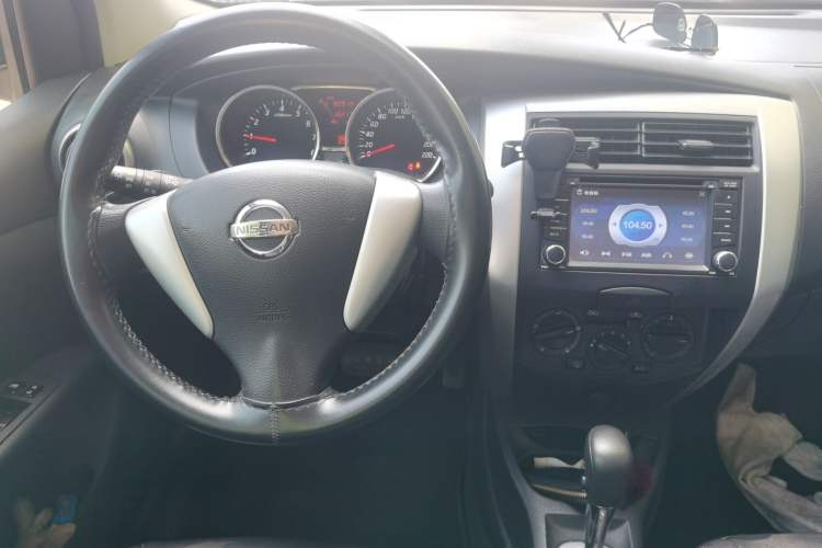 Used Nissan Livina 2015 1.6XL CVT Luxury Leather Edition Audio And AC Panel