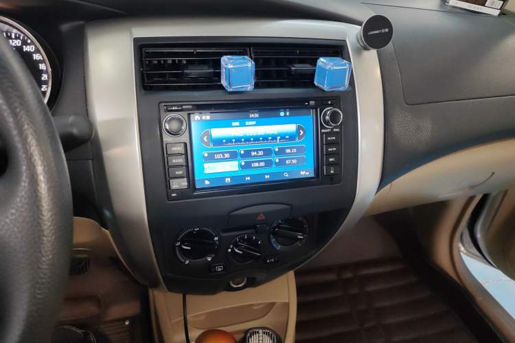 Used Nissan Livina 2015 1.6XE Manual Comfort Edition Audio And AC Panel