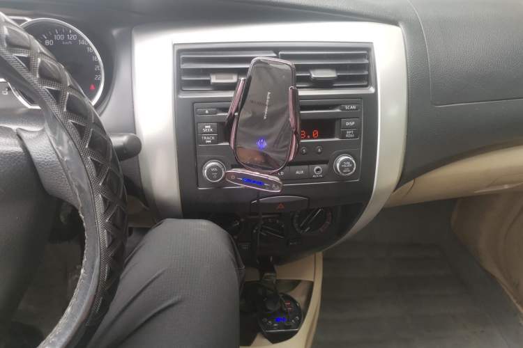 Used Nissan Livina 2015 1.6XE Manual Comfort Edition Audio And AC Panel