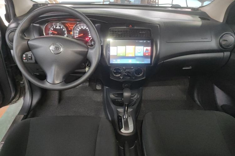 Used Nissan Livina 2015 1.6XE CVT Comfort Edition Center Console