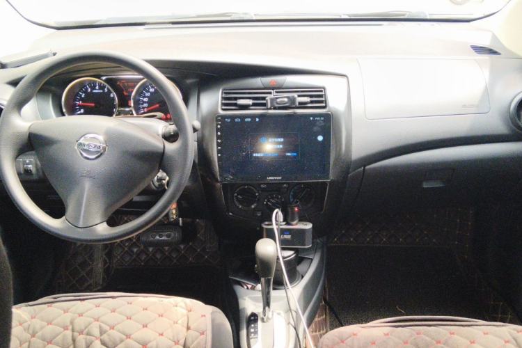 Used Nissan Livina 2015 1.6XE CVT Comfort Edition Center Console